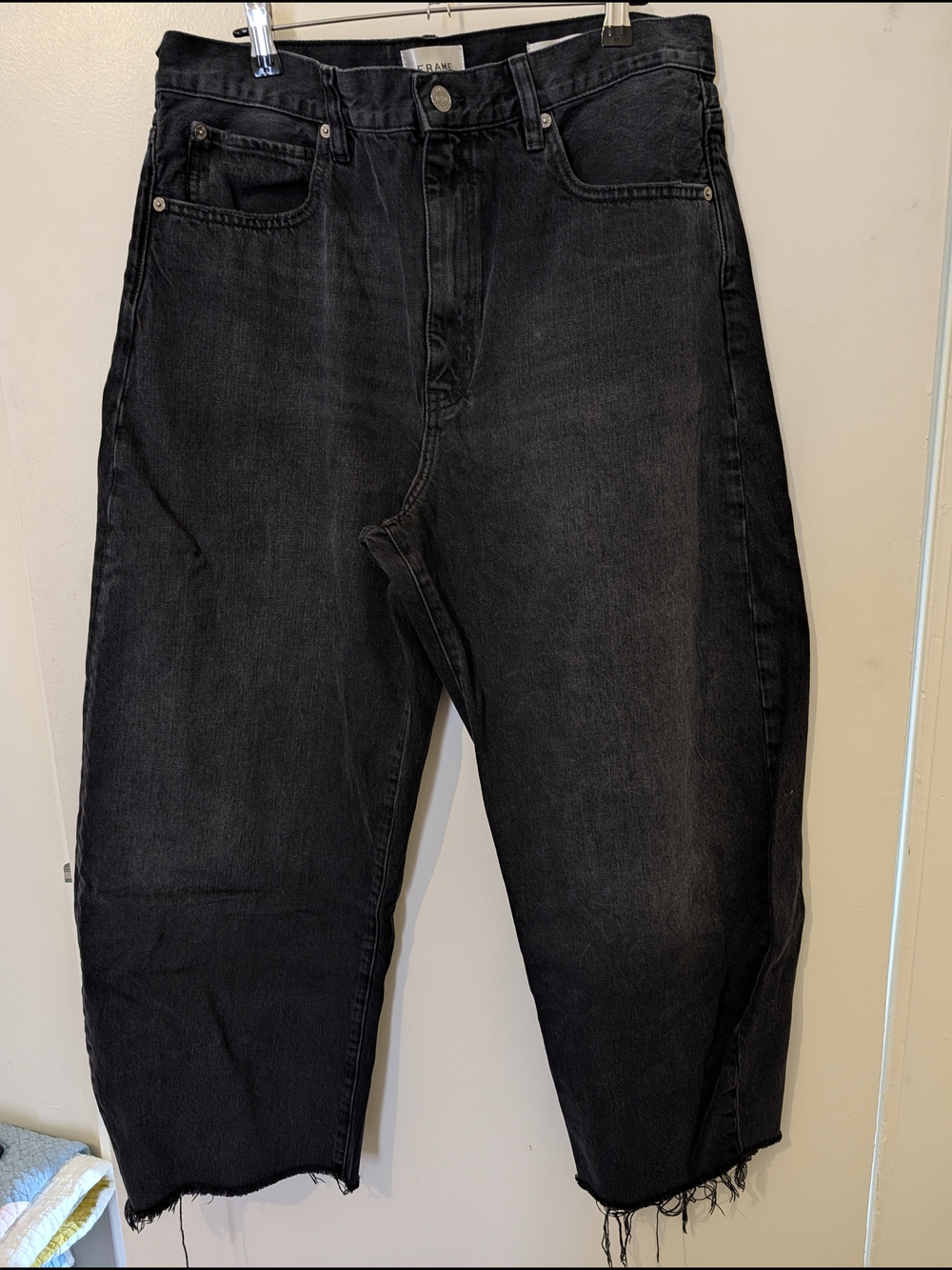 Frame Denim The Bubble Raw Hem Crop Jeans 31 Limitless wash black